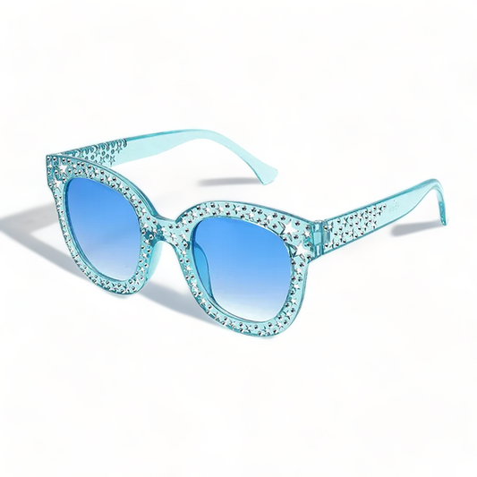 Look like a star in our Hollywood Sunglasses! These shades provide the perfect amount of shade and style for every look. Perfect for a fancy event or a casual night out, they'll make you feel like a celebrity! Paparazzi, watch out!