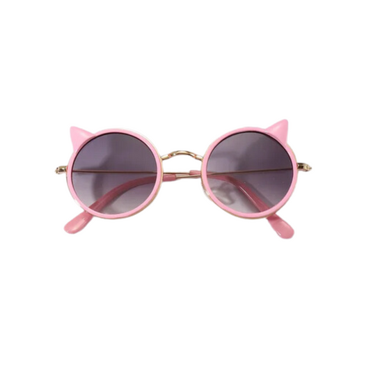 Stay sassy and chic on sunny days with these fierce Sassy Cat Sunglasses! Perfect for a glam look, these sunglasses will have your friends purring with envy! 