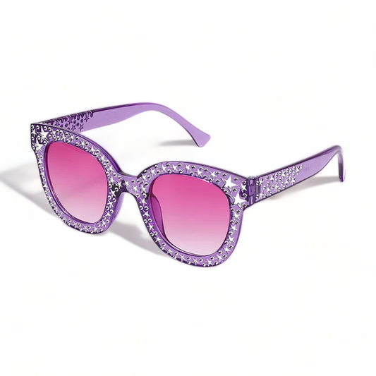 Look like a star in our Hollywood Sunglasses! These shades provide the perfect amount of shade and style for every look. Perfect for a fancy event or a casual night out, they'll make you feel like a celebrity! Paparazzi, watch out!